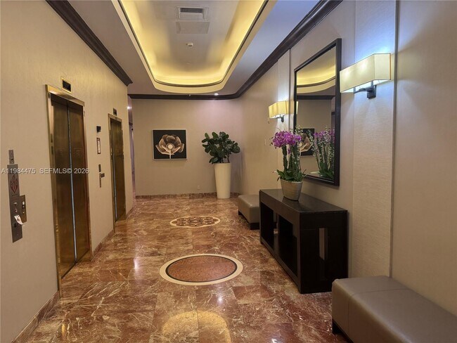 Building Photo - 3610 Yacht Club Dr