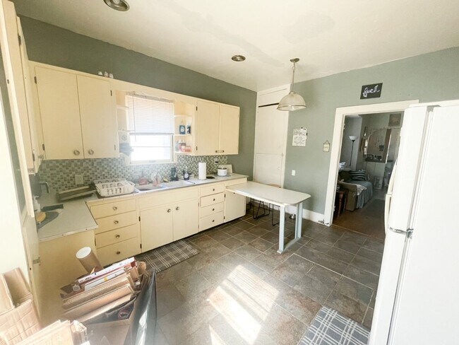 Building Photo - Italian Estates Property Management