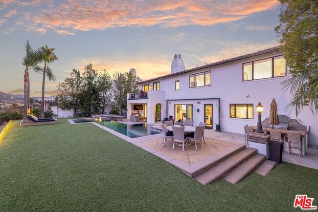 Building Photo - 4234 Prado De Los Pajaros
