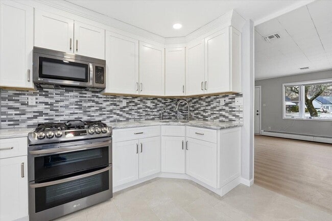 Building Photo - 52 Markham Rd