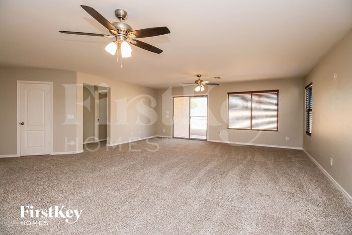 Building Photo - 914 W Desert Canyon Dr