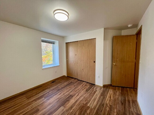 Building Photo - 3BD Townhome