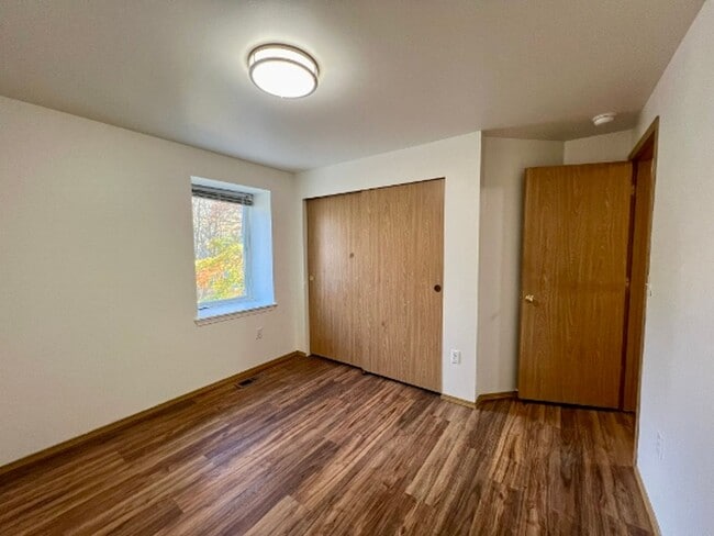 Building Photo - PENDING APPLICATION; 3BD Townhome