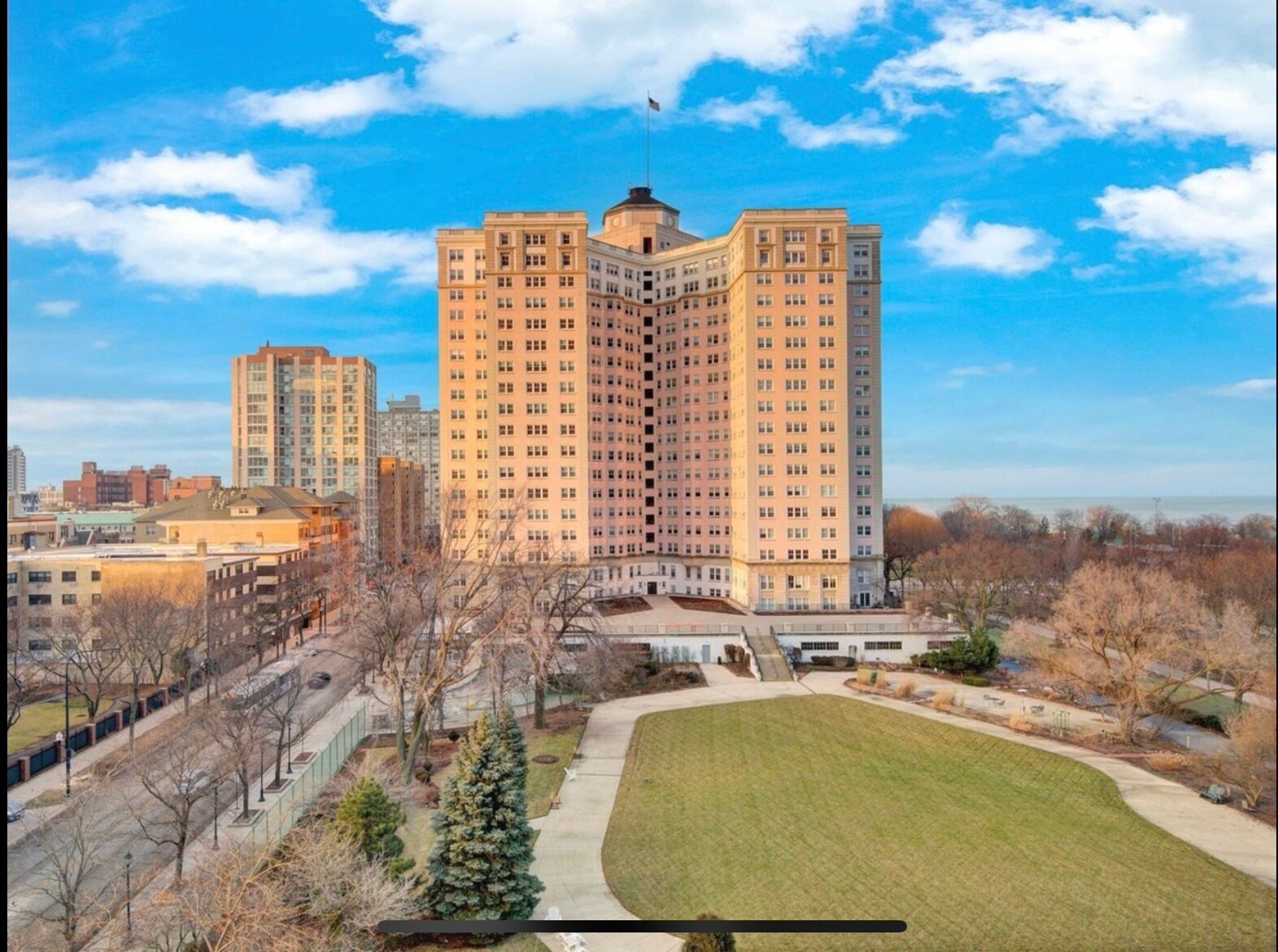 Building Photo - 5455 N Sheridan Rd