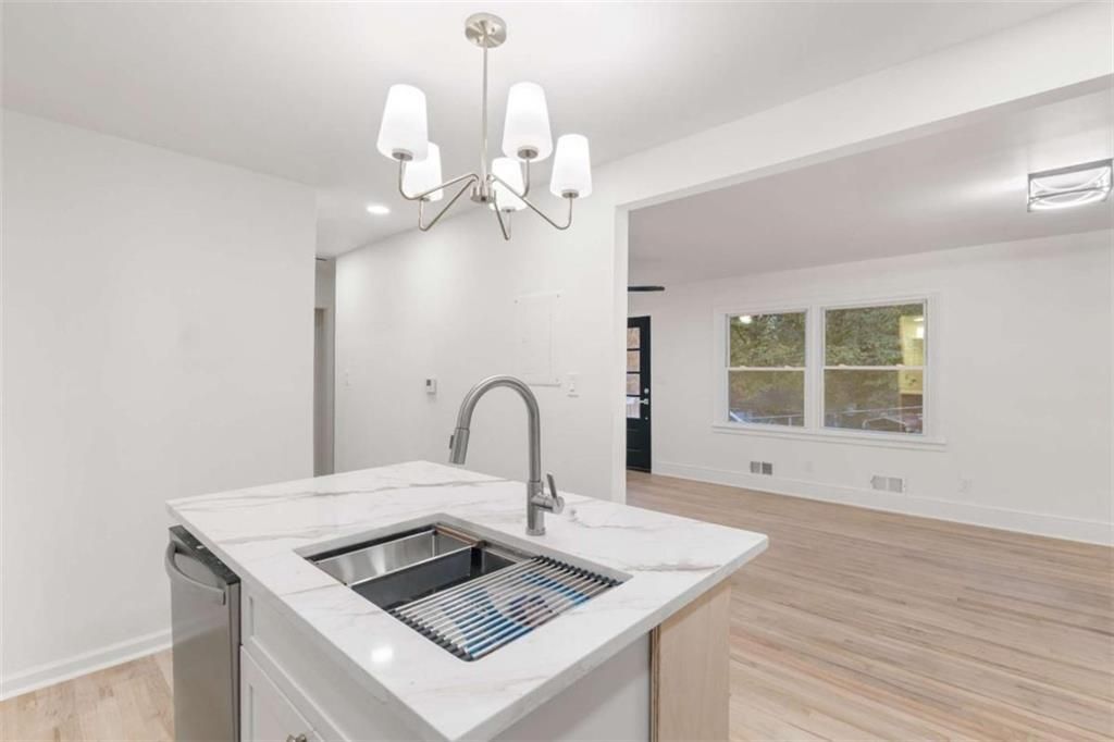 Building Photo - 6048 Blackhawk Trail SE