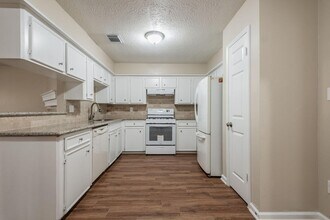 Building Photo - 1007 Cascade Creek Dr