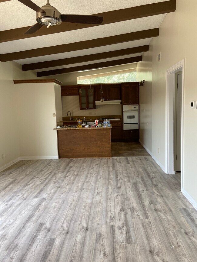 Building Photo - 118 N Grand Oaks Ave