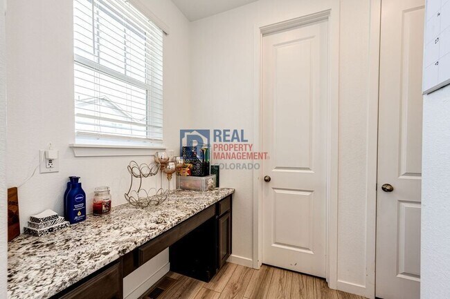 Building Photo - 960 S De Gaulle Ct