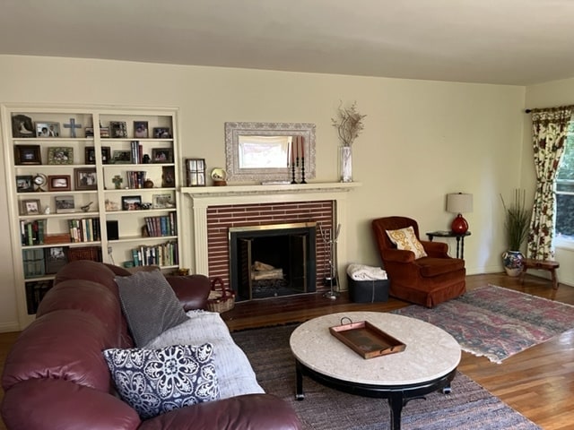 Building Photo - 2721 E Chevy Chase Dr
