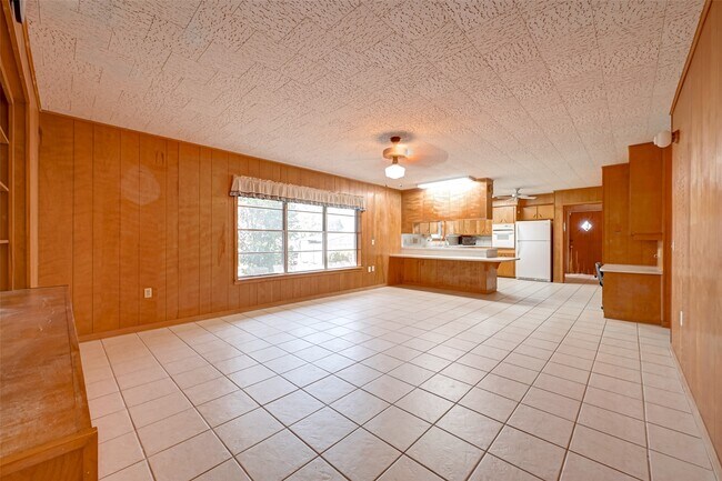 Building Photo - 16711 Hwy 90 Alt