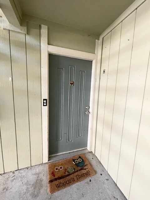 Entrance door - 2144 Northwood Cir