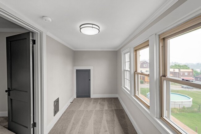 Building Photo - SCORE 1ST MONTH'S RENT FREE IF SIGNED BY APRIL 3! Spacious 3 bedroom home in Mt. Oliver available...