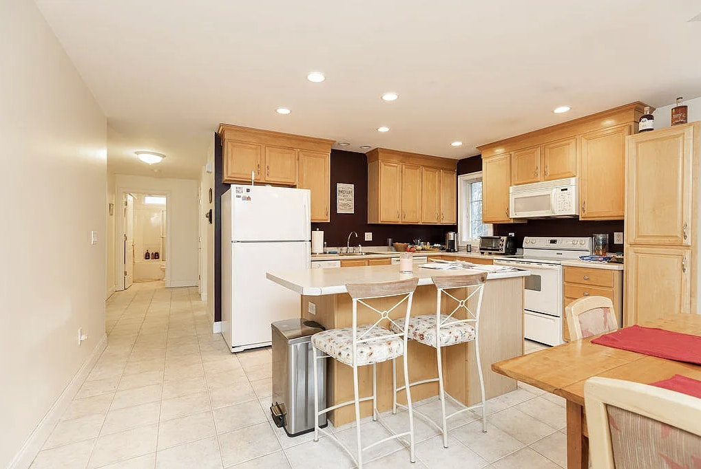 Building Photo - 10 Buffalo Ln