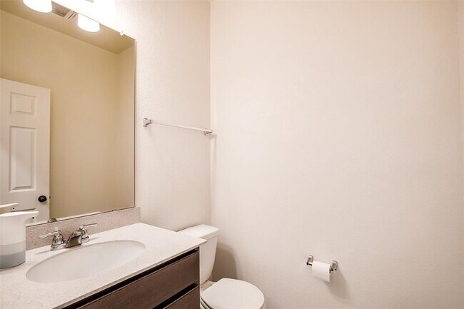 Building Photo - 1924 Stringer Pass