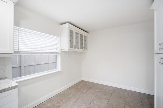 Building Photo - 10237 Tarpon Dr