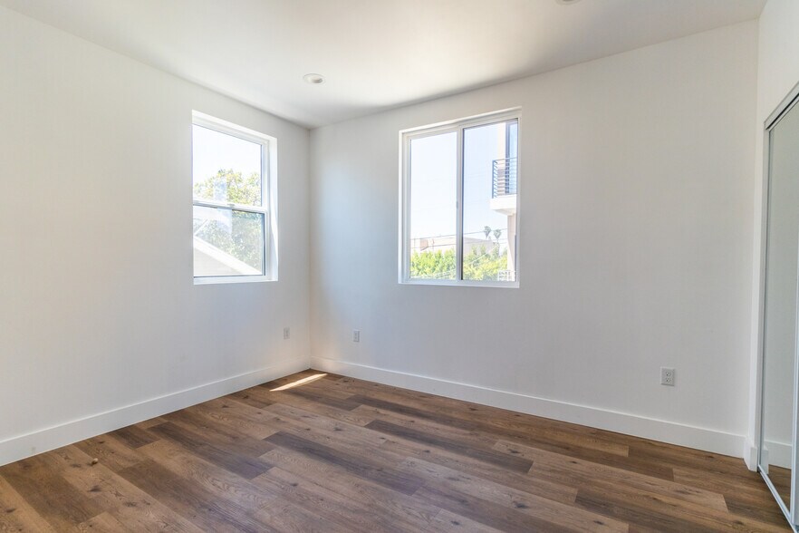 Building Photo - 4507 1/4 W 18th St