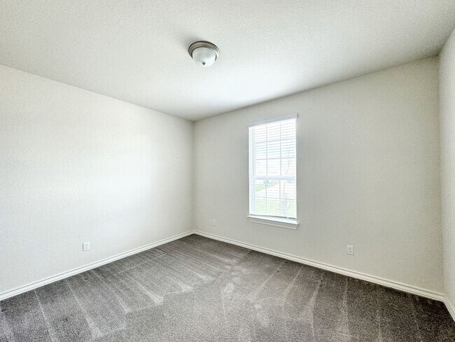 Building Photo - Beautiful Home in New Braunfels