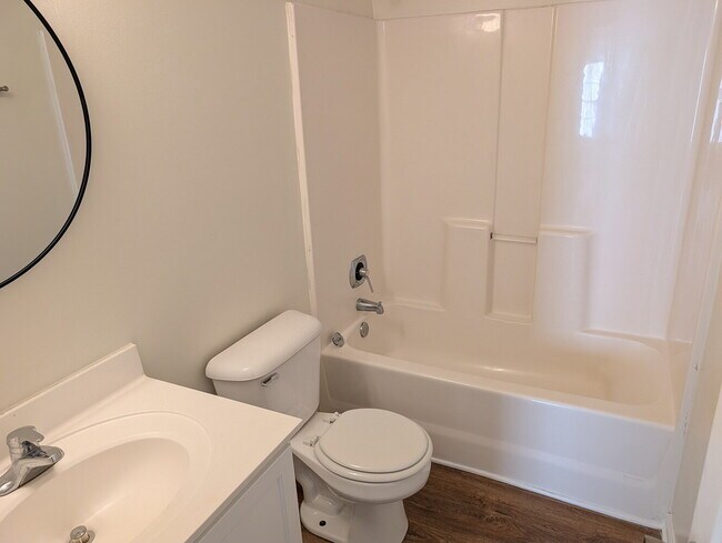 Building Photo - Nice 2 Bedroom Townhouse - 1154 Pueble Drive