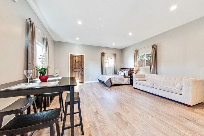 Guest House Pic 1 - 100 W Tremont St