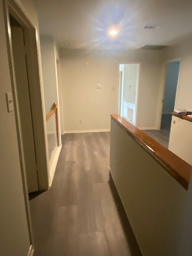 Building Photo - 8915 Weyburn Grove Dr