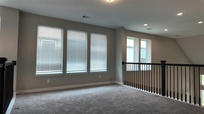 Building Photo - 360 Mallorn Ln