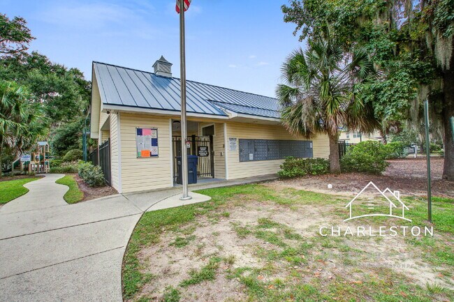 Building Photo - 198 Grand Oaks Dr