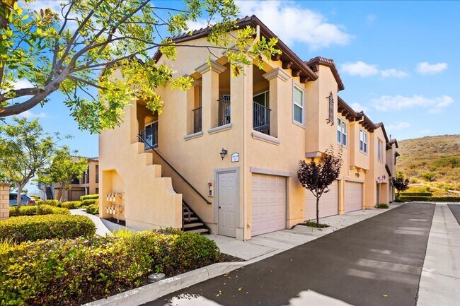 Building Photo - $3,456 - 2 Bed / 2 Bath Stunning Corner Un...
