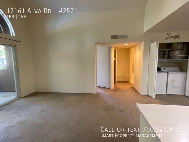 Building Photo - Gorgeous 1 bedroom upper level condo with ...
