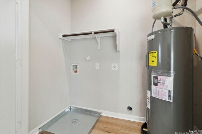Building Photo - Brand New 3 Bd 3 Full Bath Townhouse Near ...