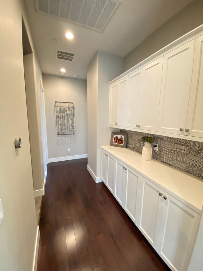 Building Photo - Wilder, Orinda!!!  4 Bed, 4.5 Bath, apx 3,380 Sq Ft.