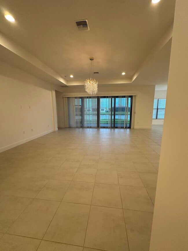 Building Photo - 12465 SW Crystal Cv Dr