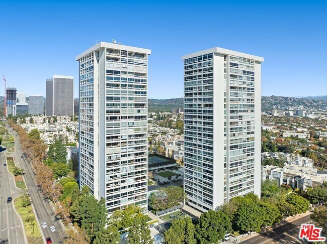 Building Photo - 2220 Ave of the Stars