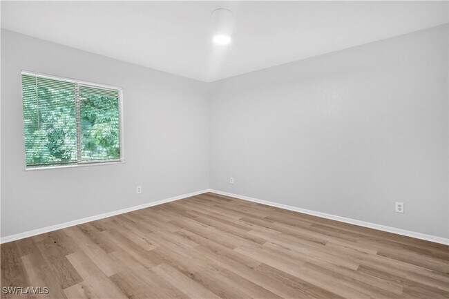 Building Photo - 4627 Bayshore Dr
