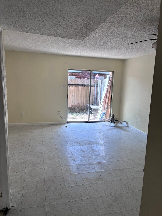 Building Photo - 2309 Giuffrias Ave
