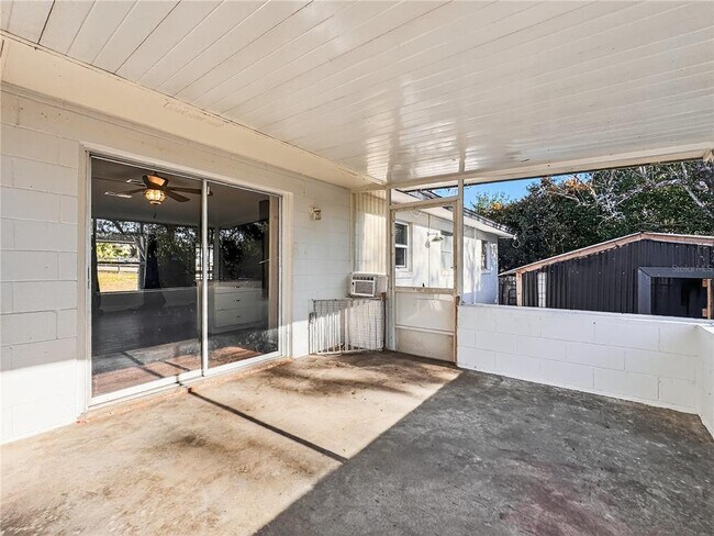 Building Photo - 2304 Country Club Rd