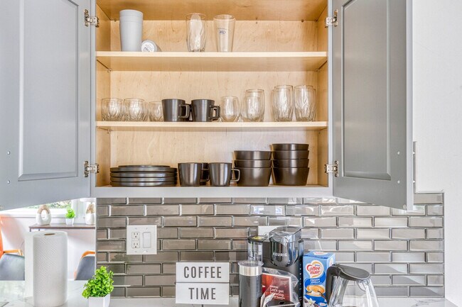 Building Photo - 3201 SW Sherwood Pl