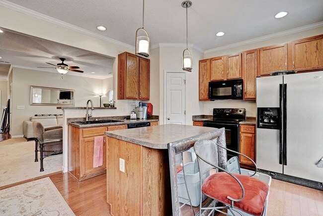 Building Photo - Beautiful  3 bedroom Townhome Living in Apex, NC