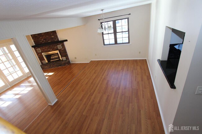 Building Photo - 138 Leah Ct