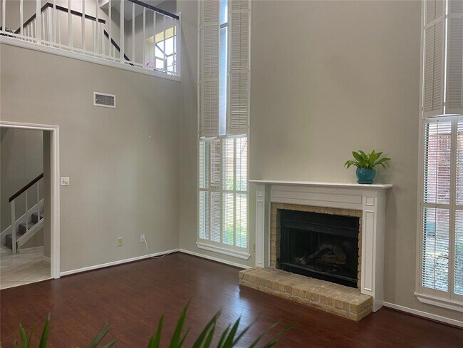 Building Photo - 7447 Cambridge St