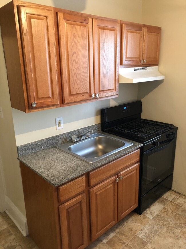 Building Photo - 654.5 Columbia Ave