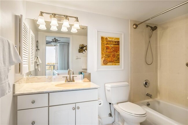 Building Photo - 3554 Ocean Dr