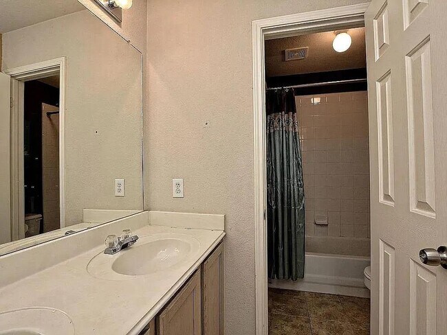 Building Photo - 1207 Chinquapin Ct