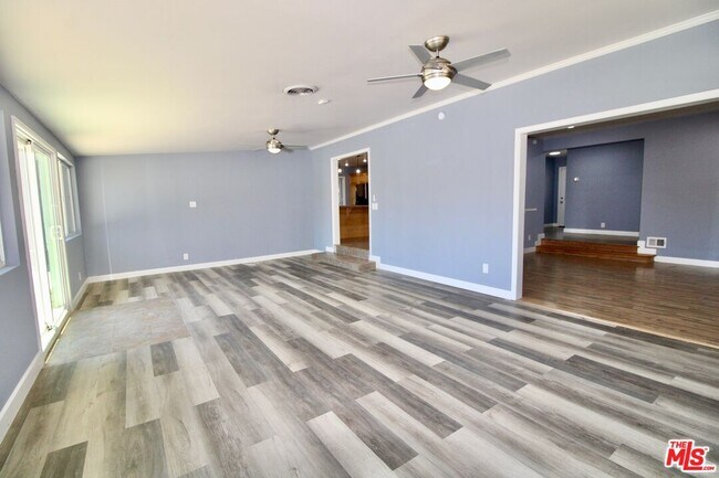 Building Photo - 7610 Kelvin Ave