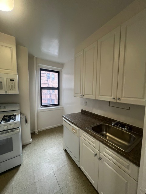 Building Photo - 625 Gramatan Ave