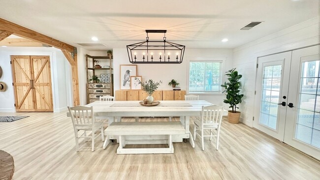 Building Photo - Beautifully Remodeled and Charming Country...