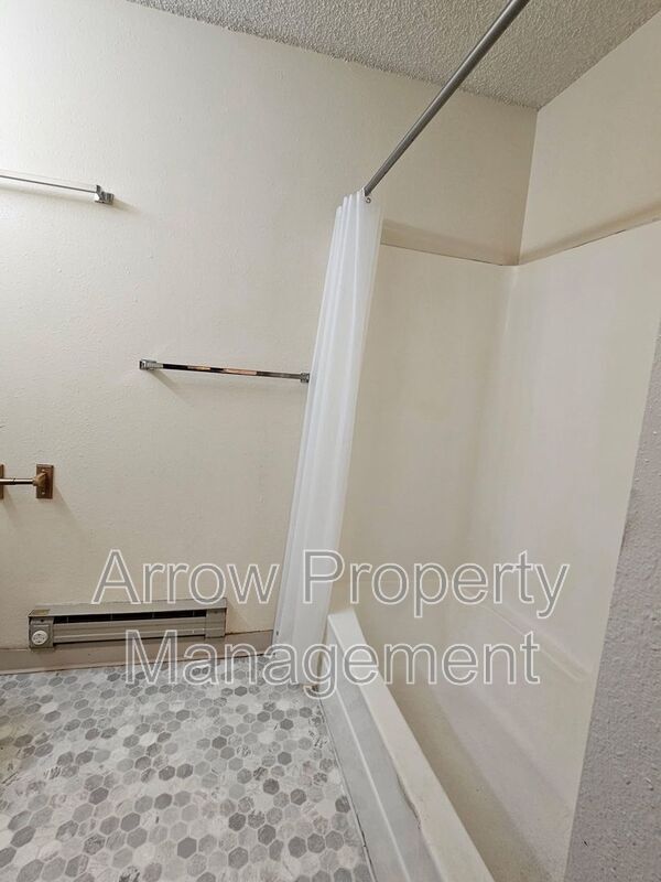 Building Photo - 1300 E H St