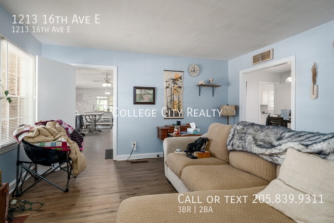 Building Photo - 1213 16th Ave E