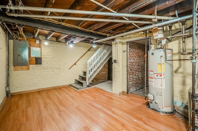 Building Photo - 1236 Oates St NE