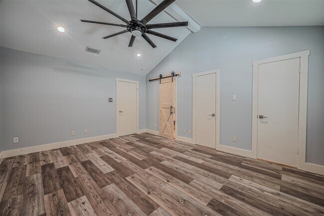 Building Photo - 7700 Creekbend Dr