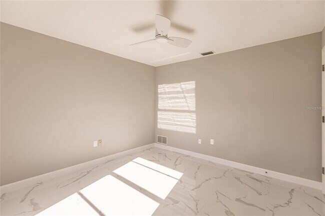 Building Photo - 904 S Doral Ln